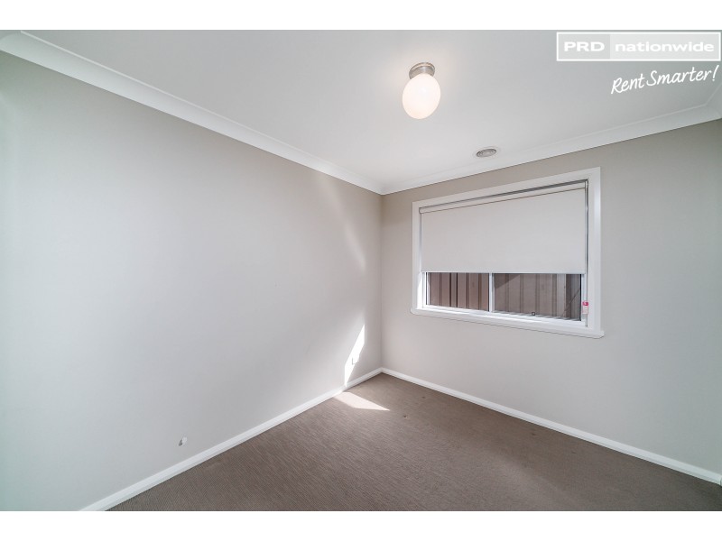 2/41 Breasley Crescent, Estella NSW 2650