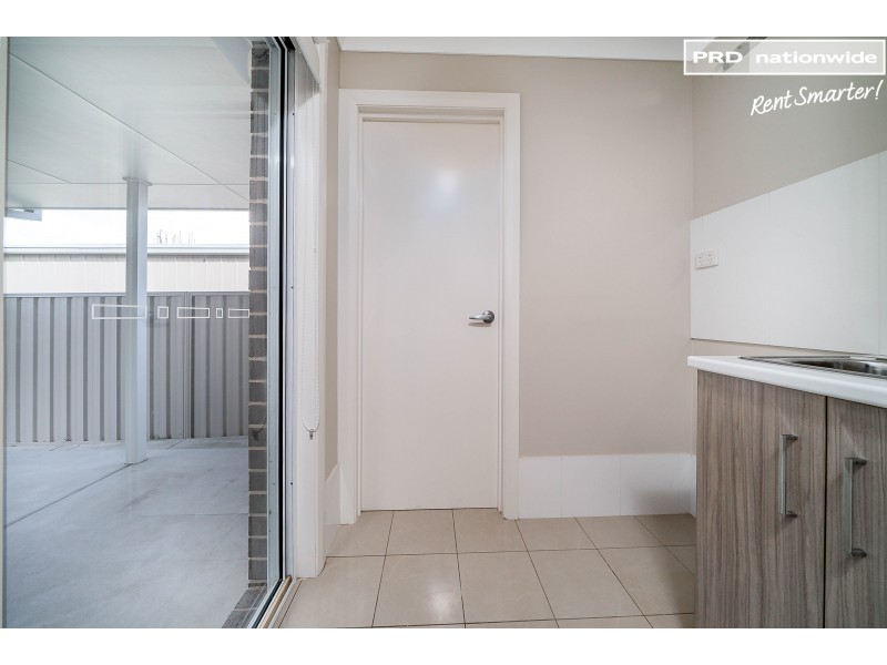 2/41 Breasley Crescent, Estella NSW 2650