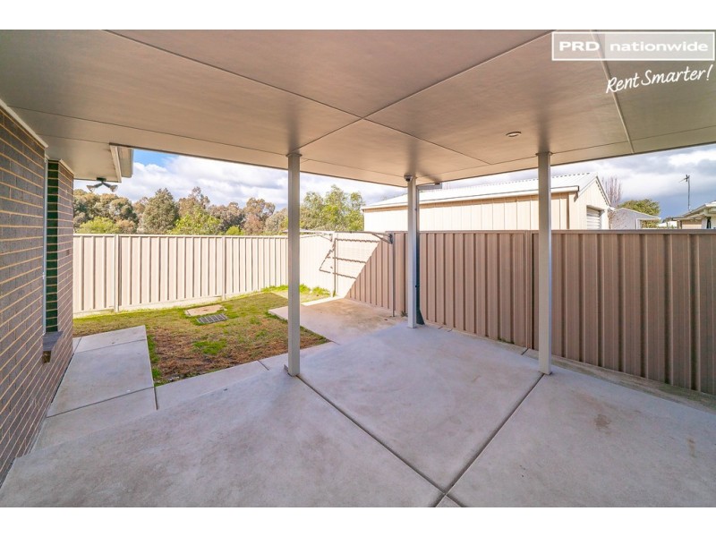 2/41 Breasley Crescent, Estella NSW 2650