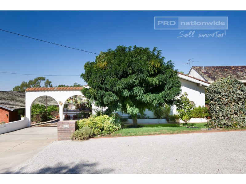 27 Warrawong Street, Kooringal NSW 2650