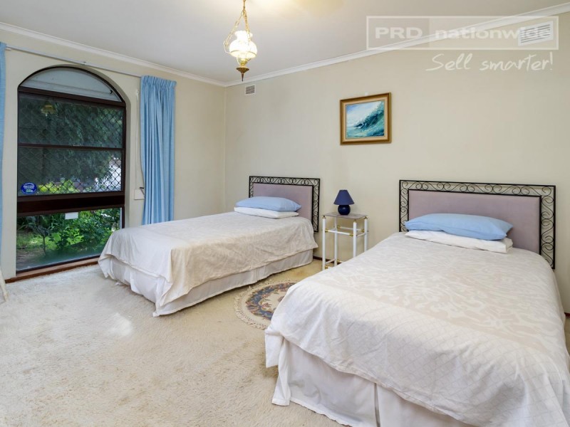27 Warrawong Street, Kooringal NSW 2650