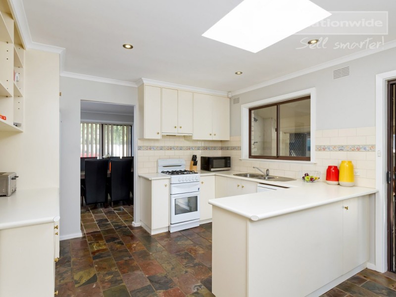 6 Huthwaite Street, Mount Austin NSW 2650