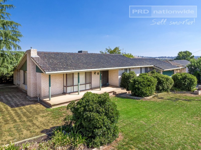 6 Huthwaite Street, Mount Austin NSW 2650