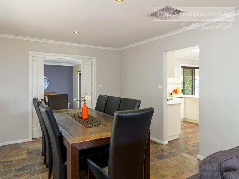 6 Huthwaite Street, Mount Austin NSW 2650