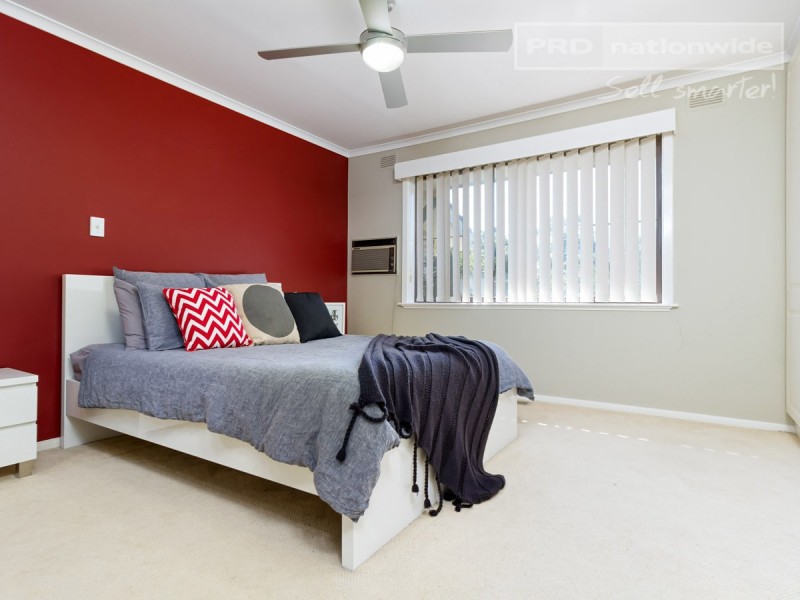 6 Huthwaite Street, Mount Austin NSW 2650