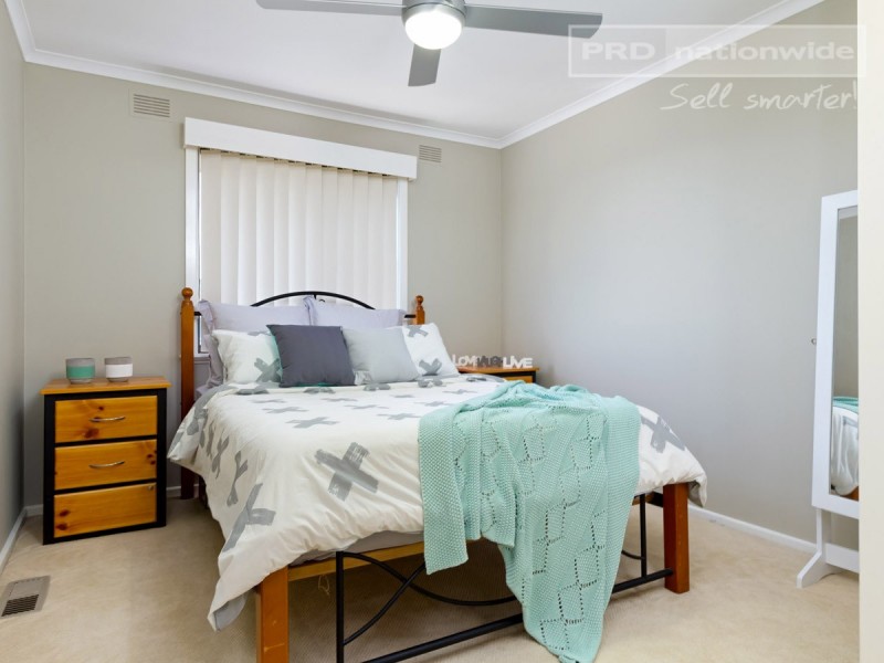 6 Huthwaite Street, Mount Austin NSW 2650