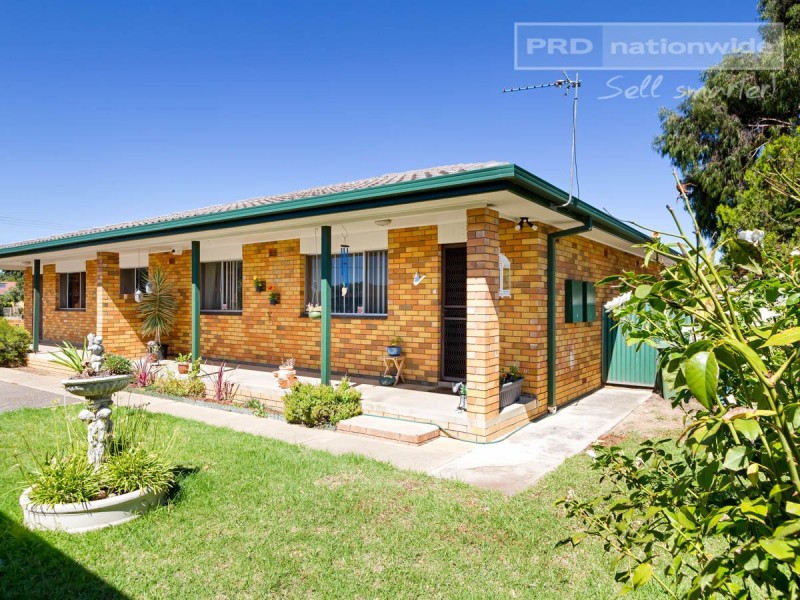 2/77 Maher Street, Tolland NSW 2650