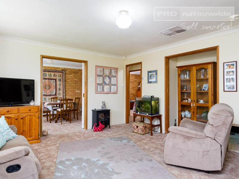 2/77 Maher Street, Tolland NSW 2650