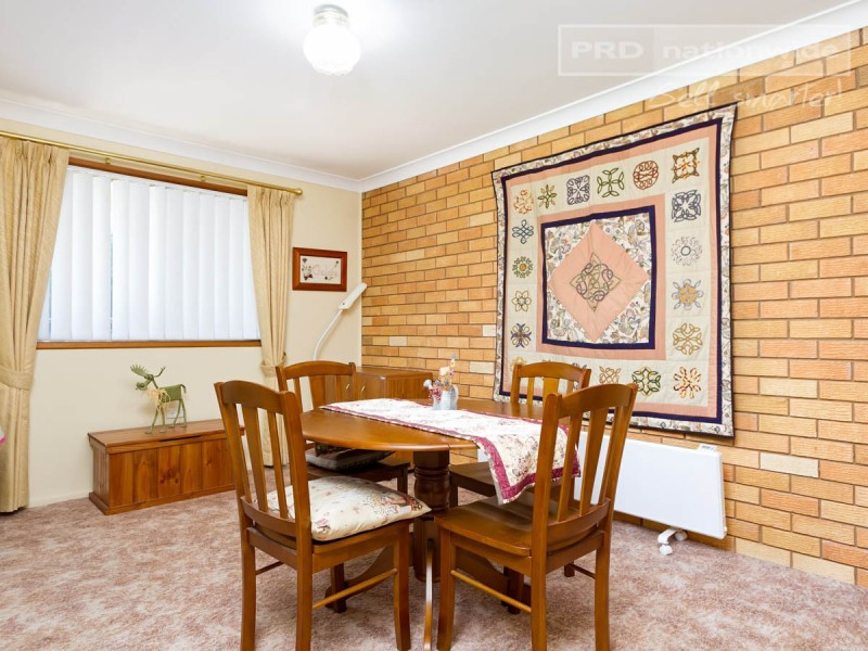 2/77 Maher Street, Tolland NSW 2650