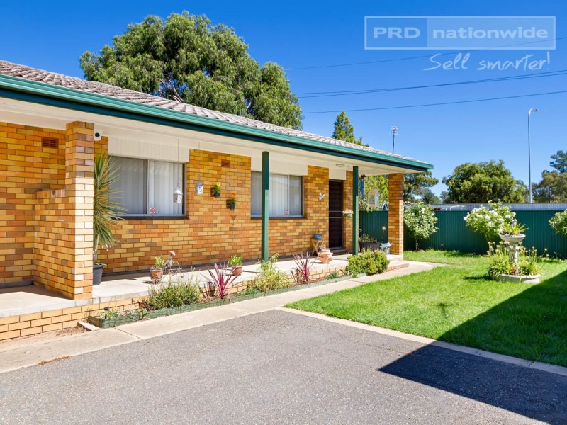 2/77 Maher Street, Tolland NSW 2650