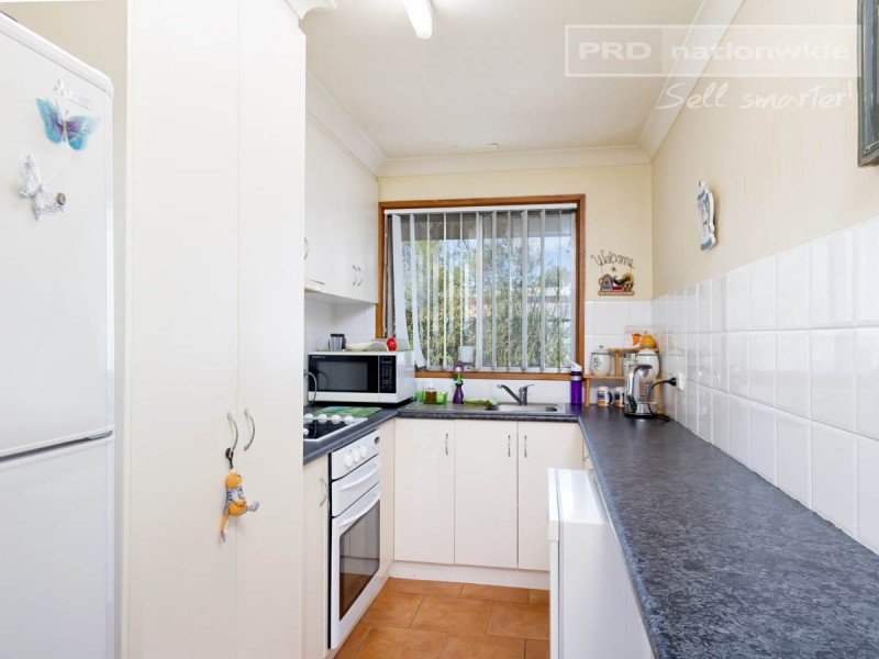 2/77 Maher Street, Tolland NSW 2650