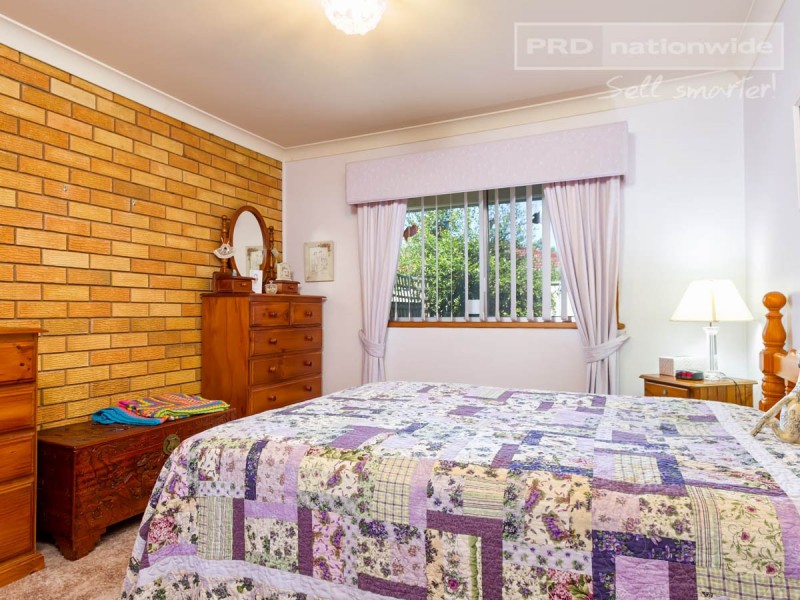2/77 Maher Street, Tolland NSW 2650