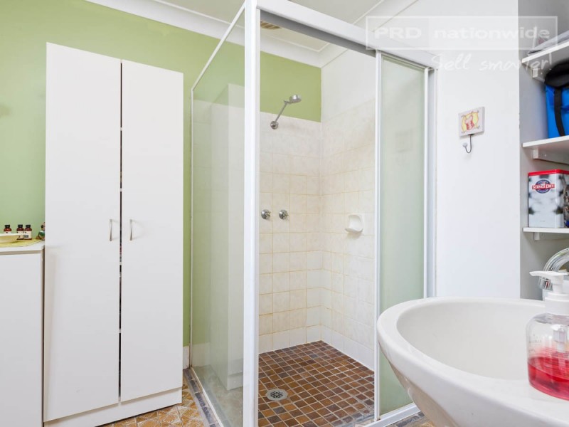 2/77 Maher Street, Tolland NSW 2650