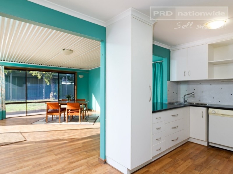 42 Maple Road, Lake Albert NSW 2650