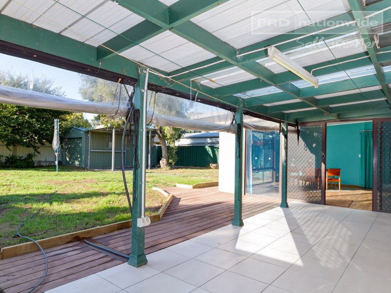 42 Maple Road, Lake Albert NSW 2650
