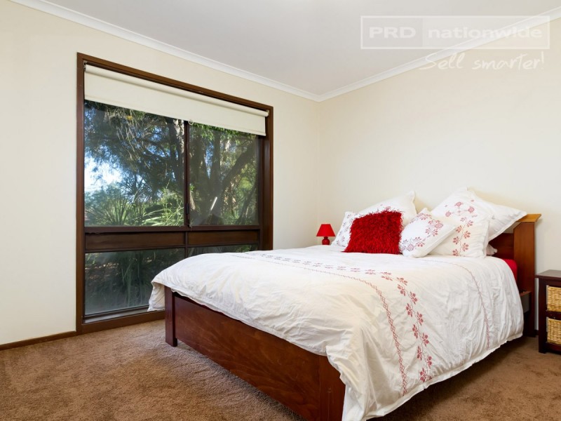 42 Maple Road, Lake Albert NSW 2650