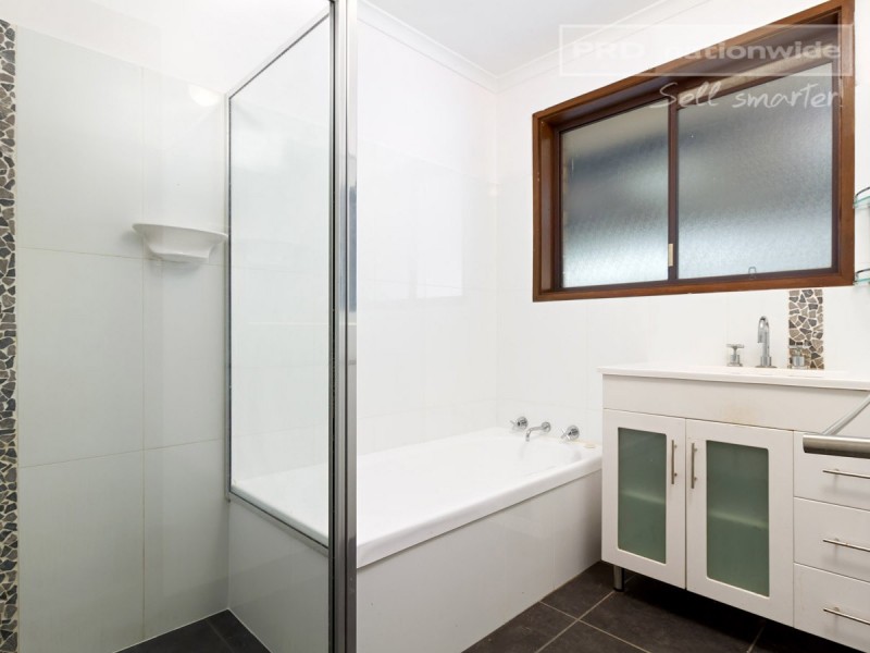 42 Maple Road, Lake Albert NSW 2650