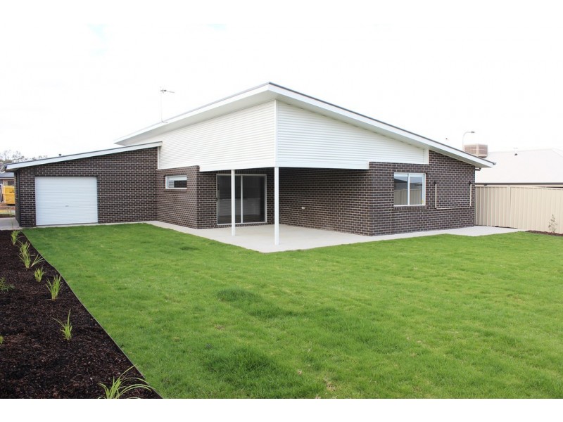 3 Cunjegong Loop, Gobbagombalin NSW 2650