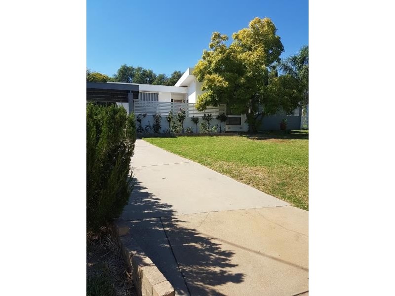 3 Falcon Place, Kooringal NSW 2650