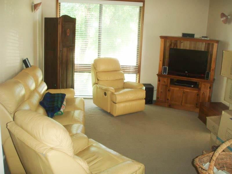 3 Falcon Place, Kooringal NSW 2650