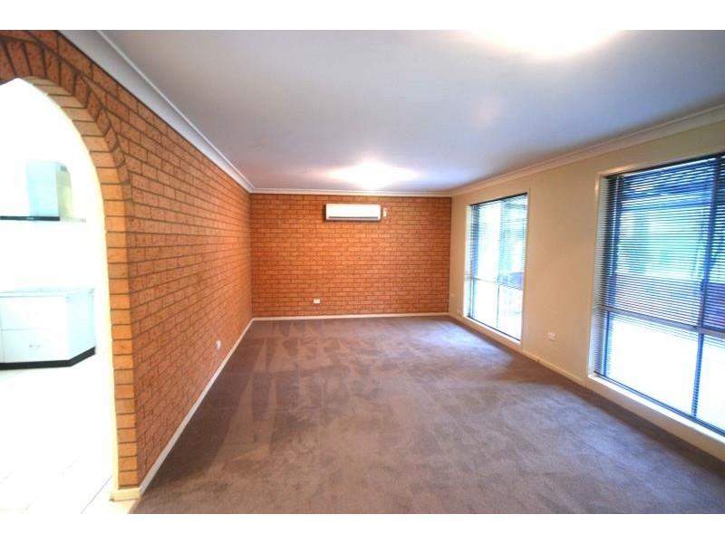 55 Cutler Avenue, Kooringal NSW 2650