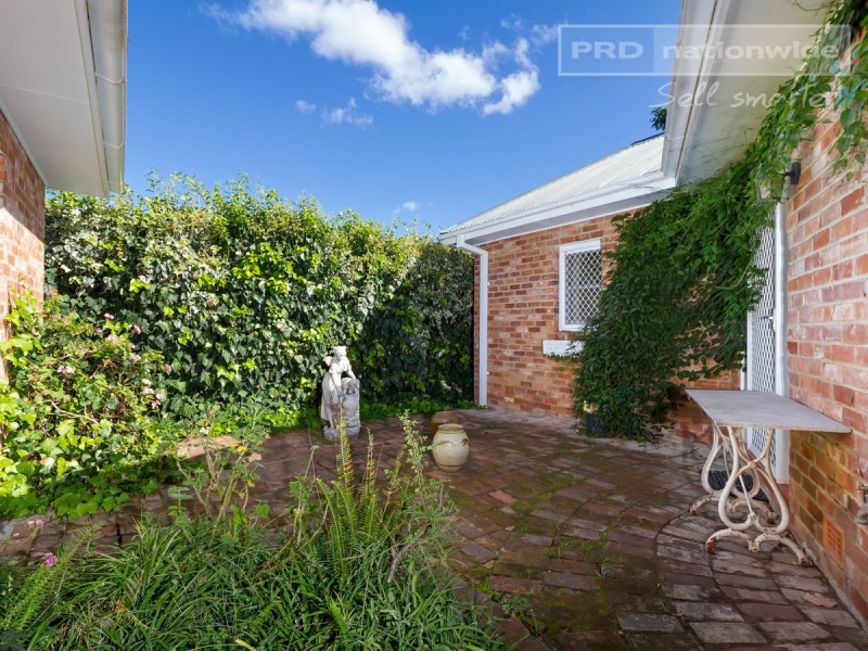 1 Kindra Lane, Turvey Park NSW 2650