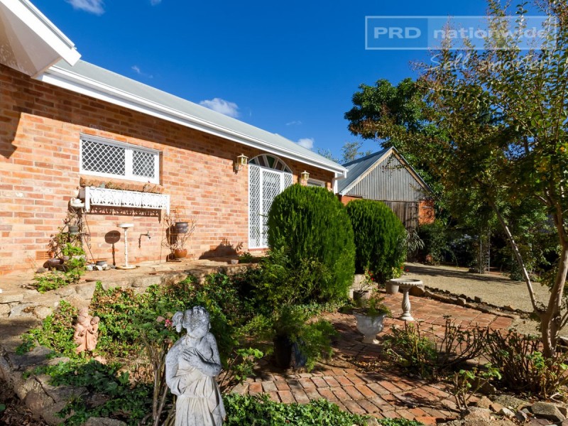 1 Kindra Lane, Turvey Park NSW 2650