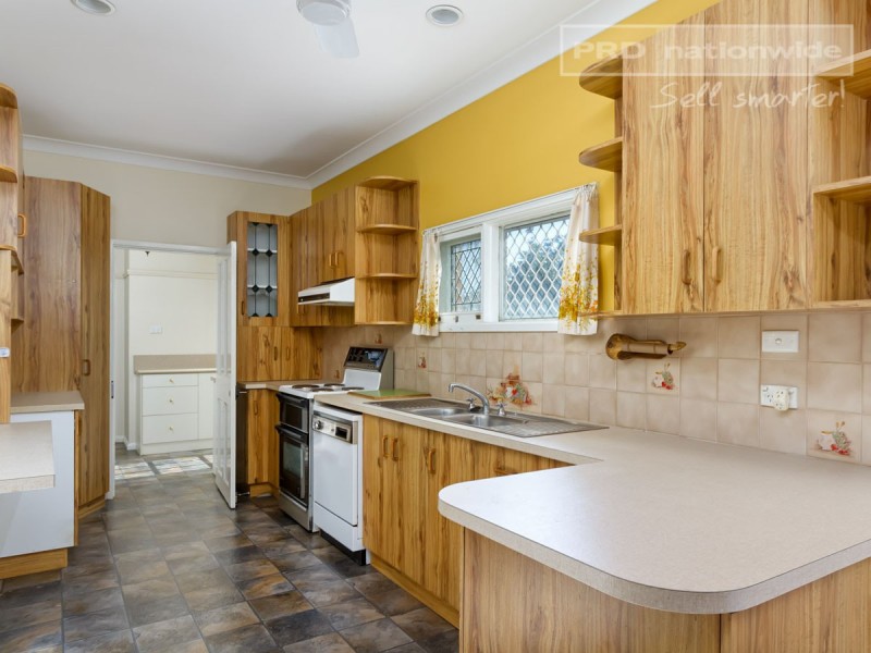 1 Kindra Lane, Turvey Park NSW 2650