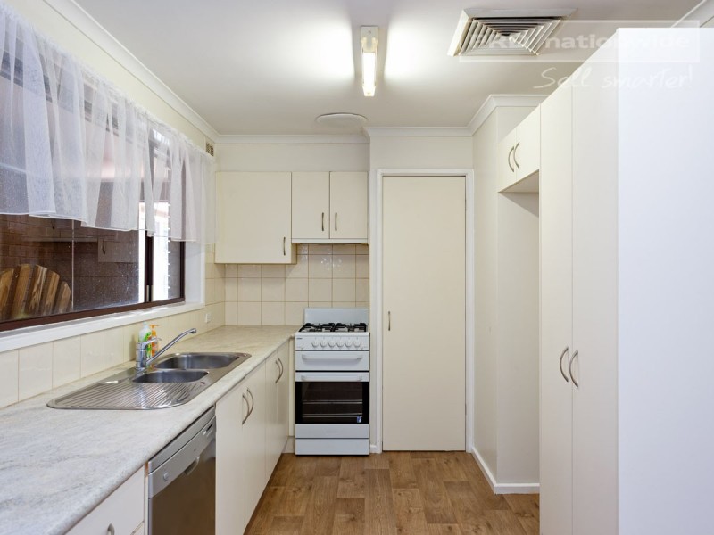 42 Brunskill Road, Lake Albert NSW 2650