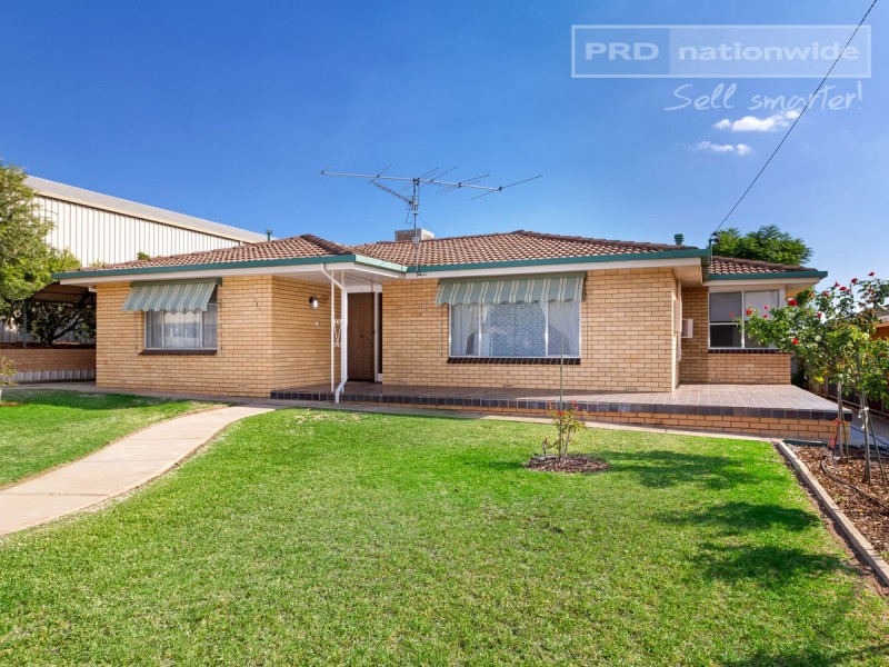 136 Cowabbie Street, Coolamon NSW 2701