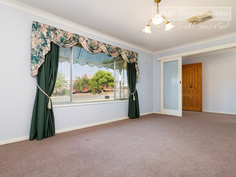 136 Cowabbie Street, Coolamon NSW 2701