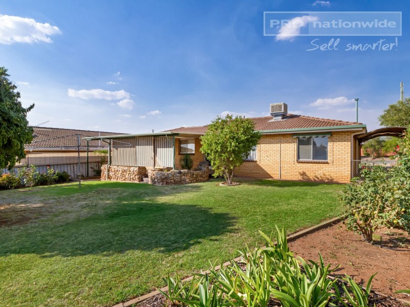 136 Cowabbie Street, Coolamon NSW 2701