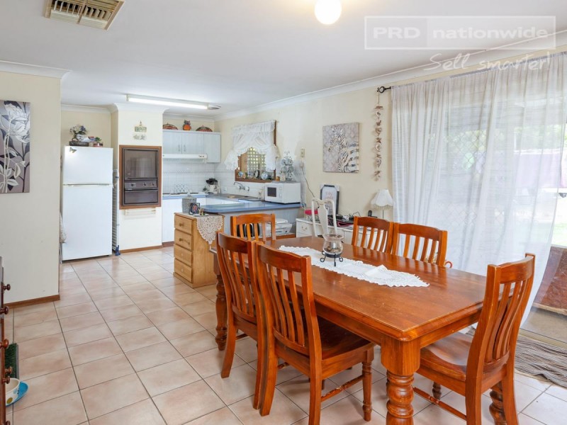 2 Tura Place, Glenfield Park NSW 2650