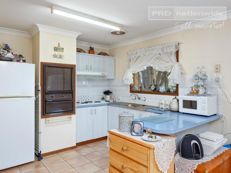 2 Tura Place, Glenfield Park NSW 2650