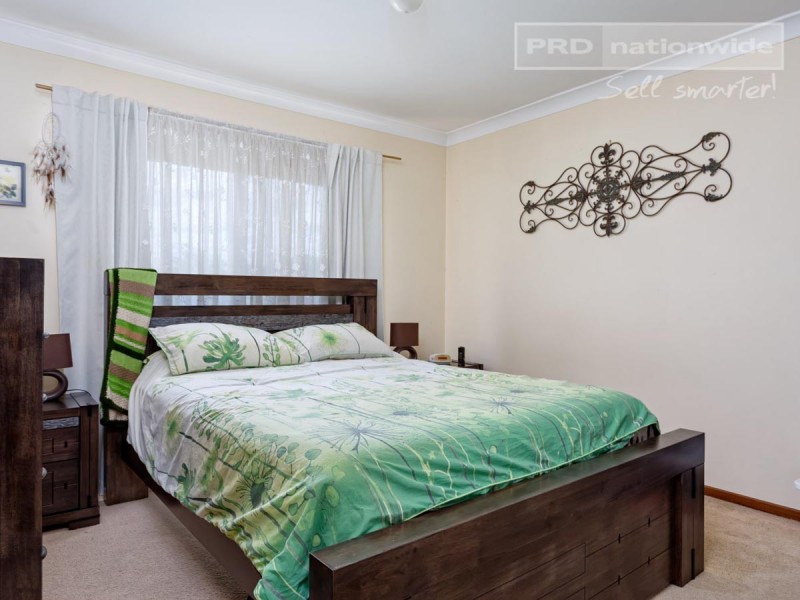 2 Tura Place, Glenfield Park NSW 2650