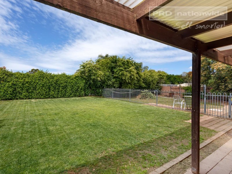 2 Tura Place, Glenfield Park NSW 2650