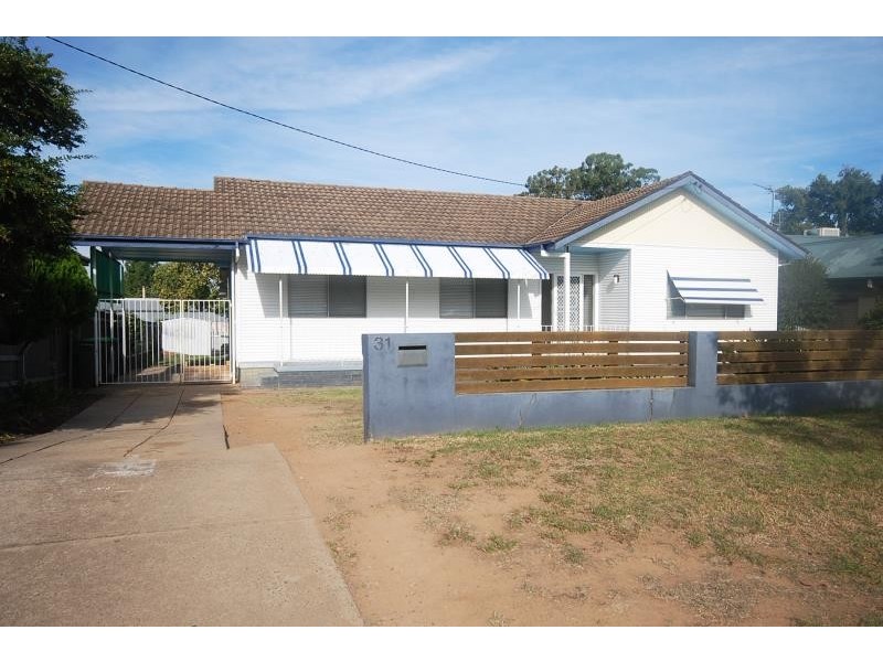 31 Kennedy Avenue, Kooringal NSW 2650