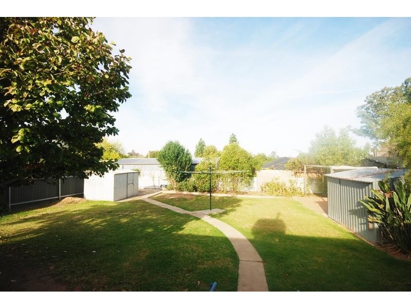 31 Kennedy Avenue, Kooringal NSW 2650