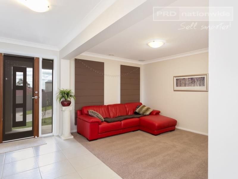 3/2-3 Larra Place, Bourkelands NSW 2650