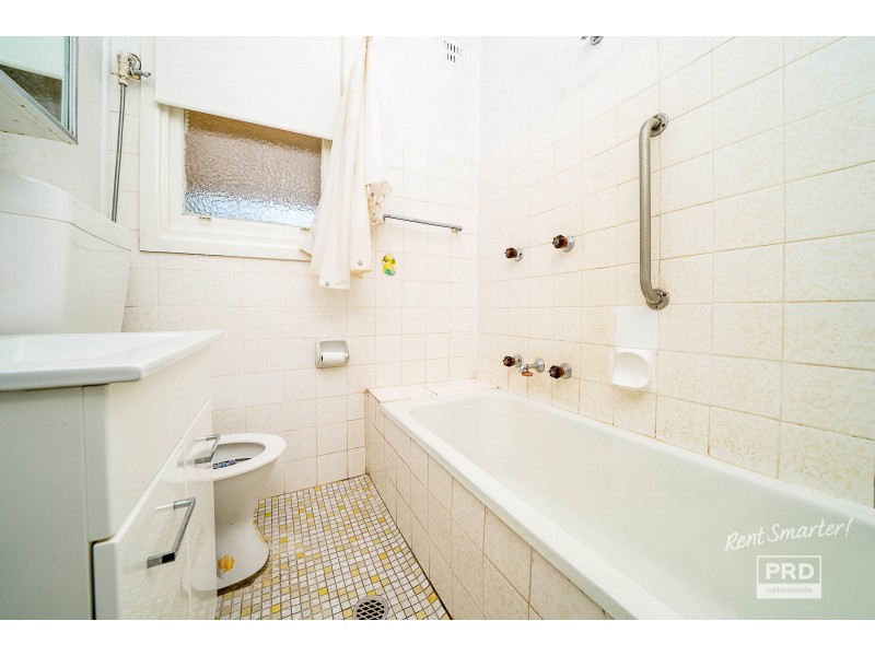 7 Doyle Avenue, Mount Austin NSW 2650