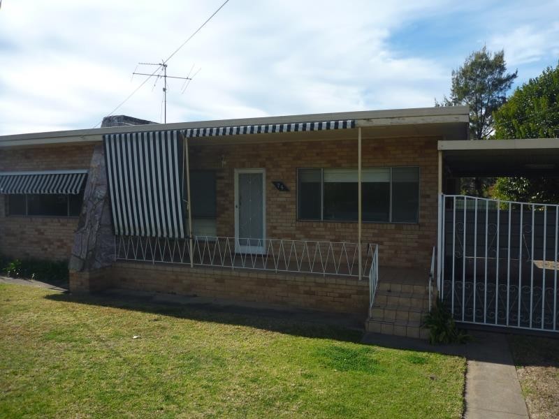 75 Grove Street, Kooringal NSW 2650