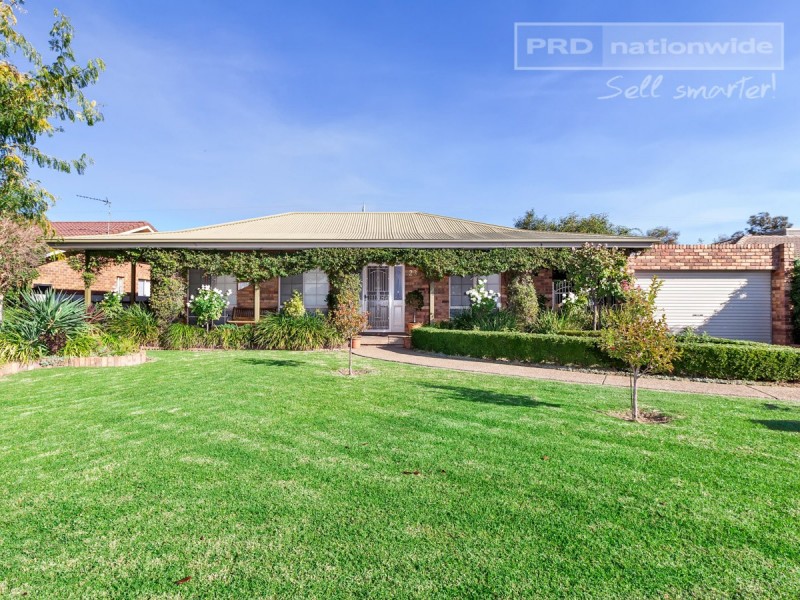23 Warrambool Crescent, Glenfield Park NSW 2650