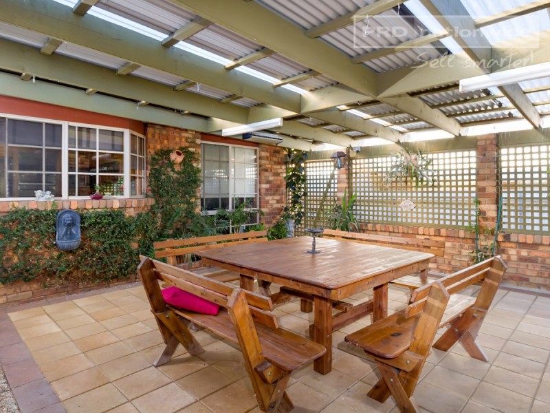 23 Warrambool Crescent, Glenfield Park NSW 2650