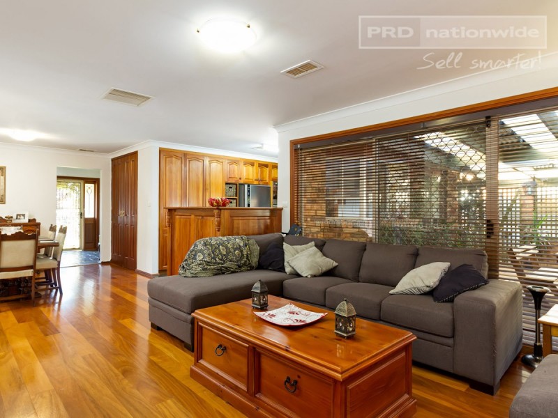 23 Warrambool Crescent, Glenfield Park NSW 2650