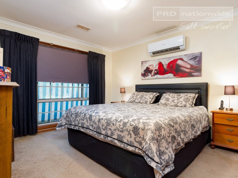 23 Warrambool Crescent, Glenfield Park NSW 2650