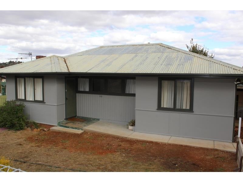 10 Condon Avenue, Mount Austin NSW 2650