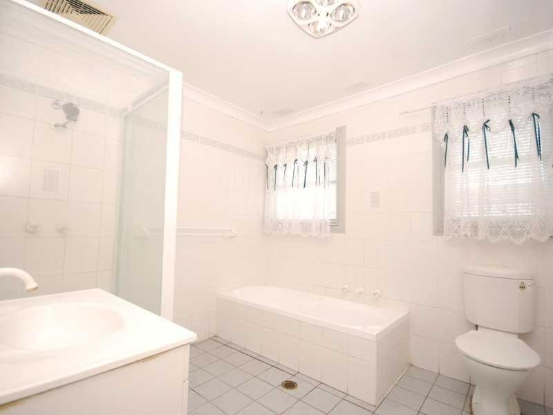 5 Bingham Place, Tolland NSW 2650