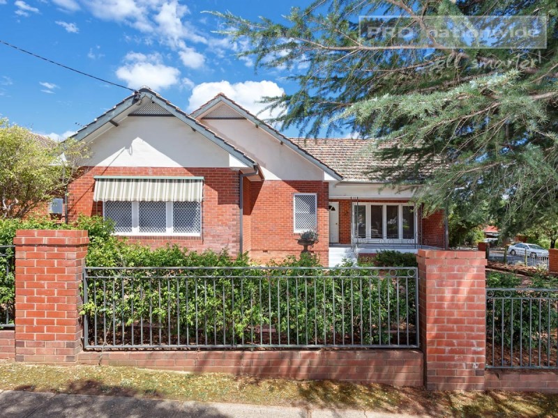 42 Mitchelmore Street, Turvey Park NSW 2650