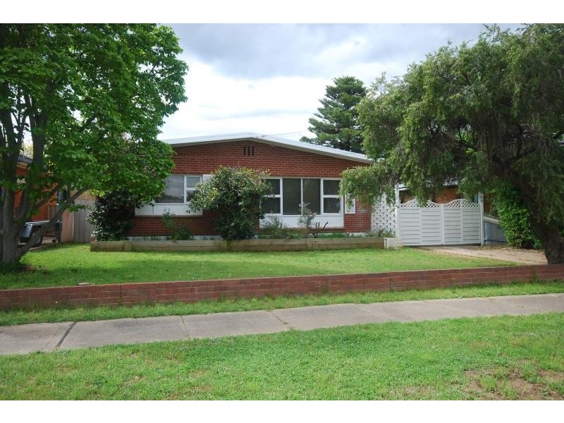71 Tichbourne Crescent, Kooringal NSW 2650