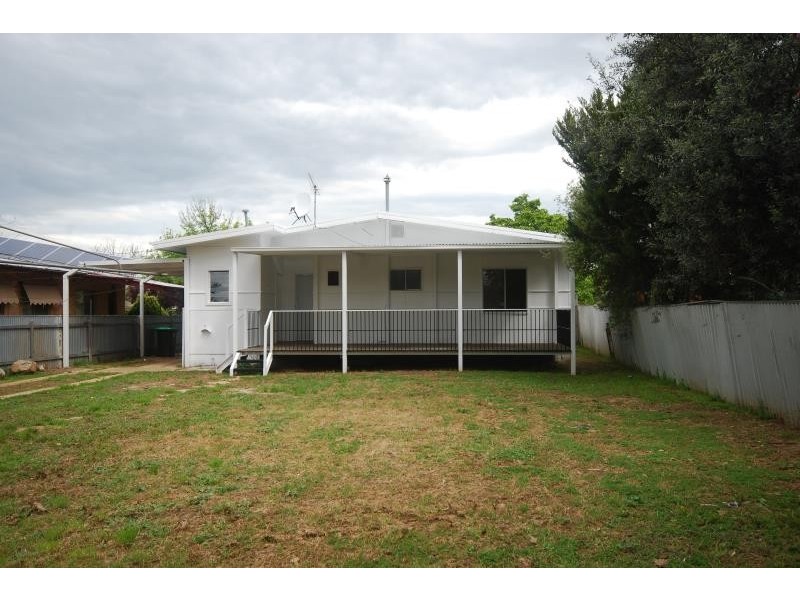 71 Tichbourne Crescent, Kooringal NSW 2650